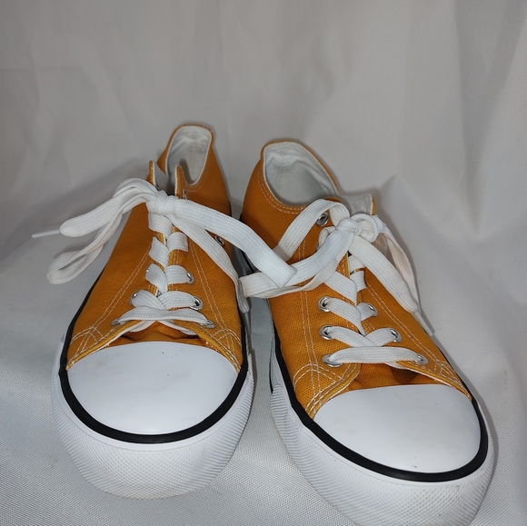 Classic Minimalist Ochre Mens 9 Chuck Style Low Top. - Picture 2 of 6